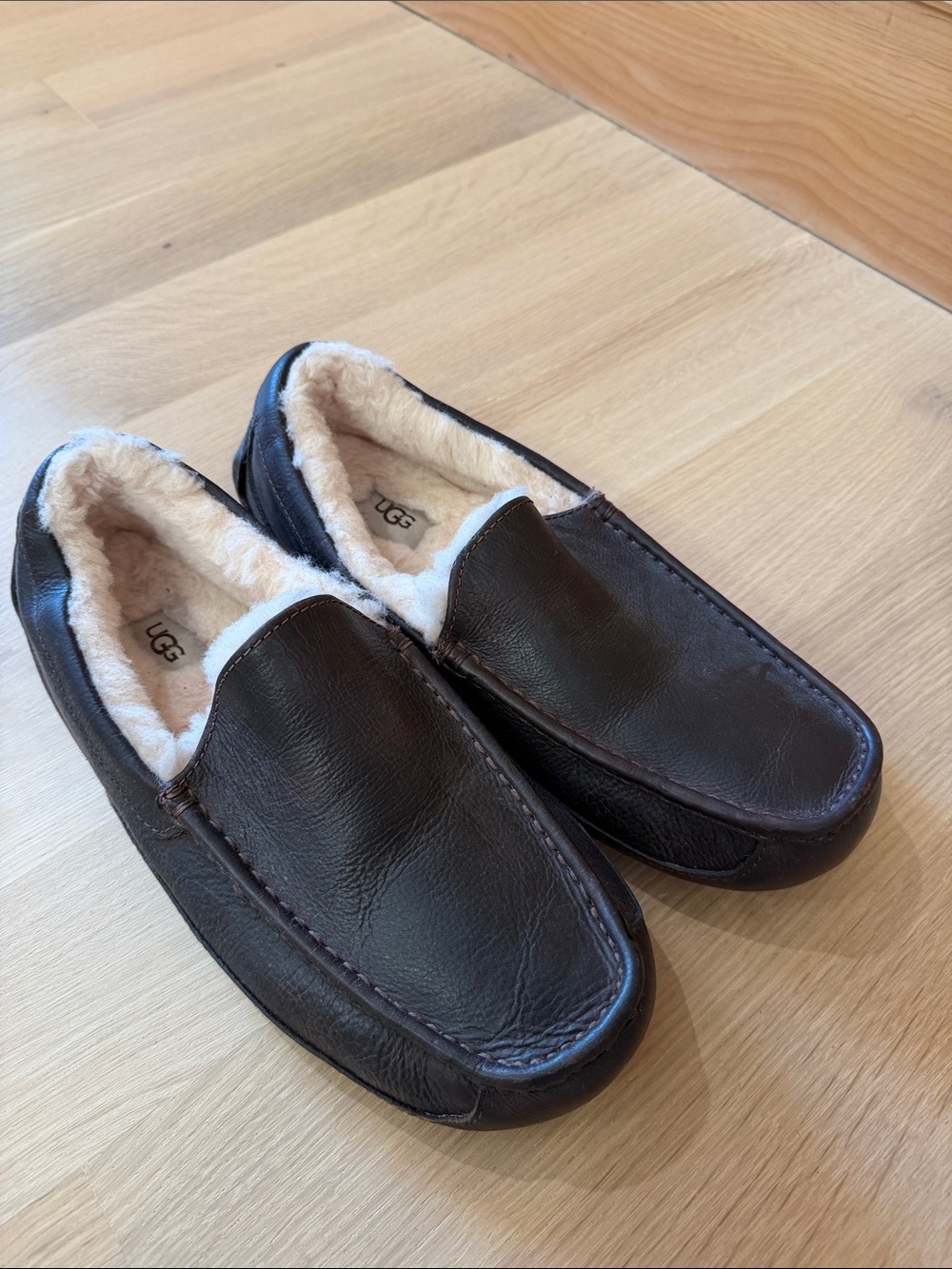 UGG Men’s Ascot - Leather Slipper (Size: 11)